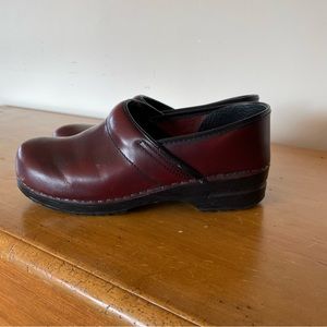 DANSKO CLOGS GUC